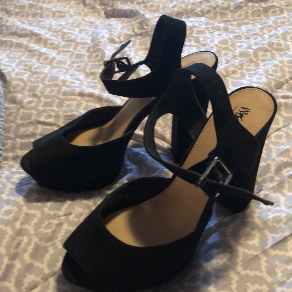 New size 10 Black heels